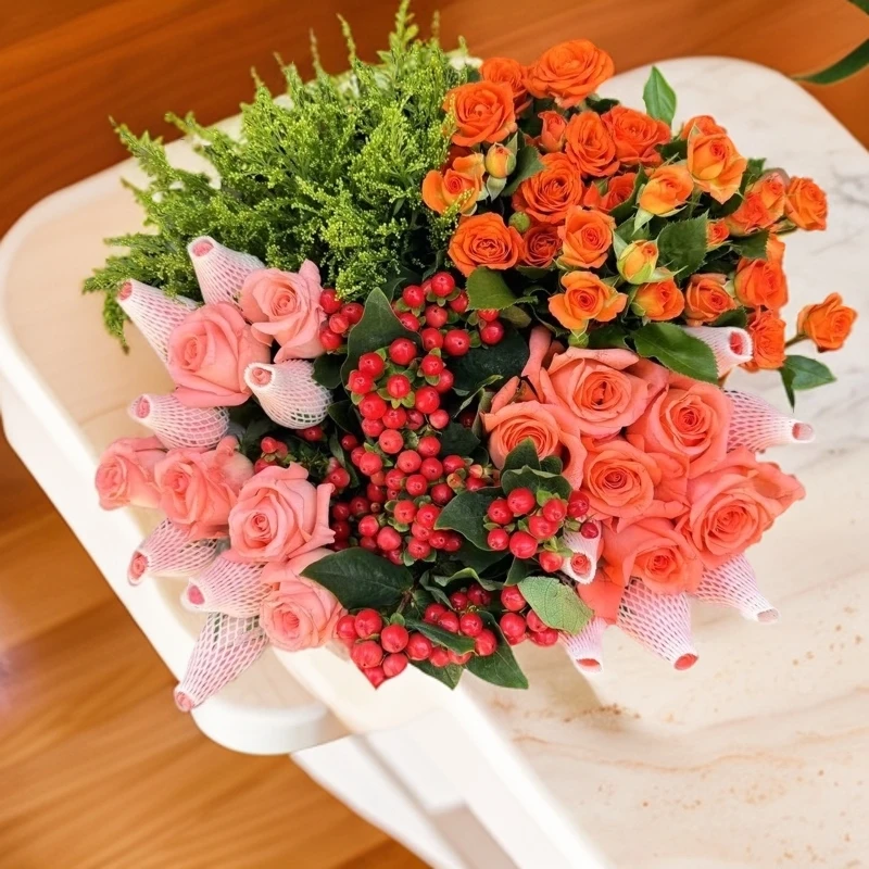 粉玫瑰20枝+多头玫瑰1扎+红豆1扎+配草  云南基地直发 水养鲜切花