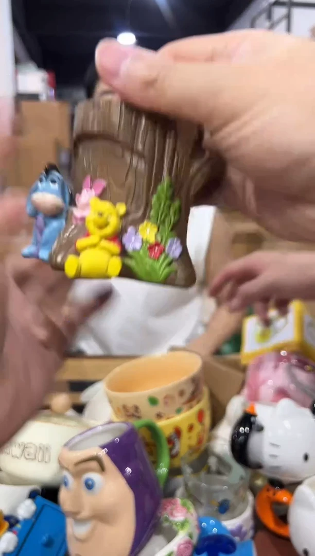 瓷片维尼树桩笔筒 树脂