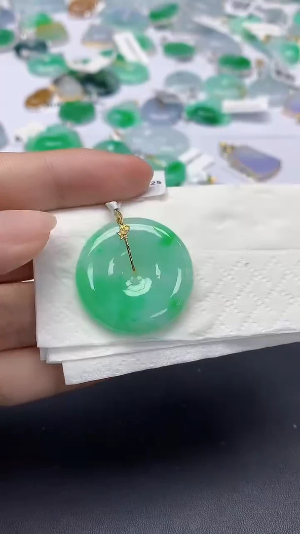 翡翠18K金镶嵌颈饰天然缅甸a货翡翠