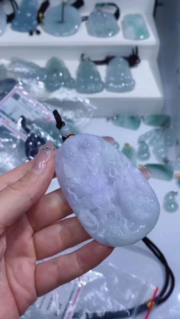 颈饰未镶嵌翡翠吊坠