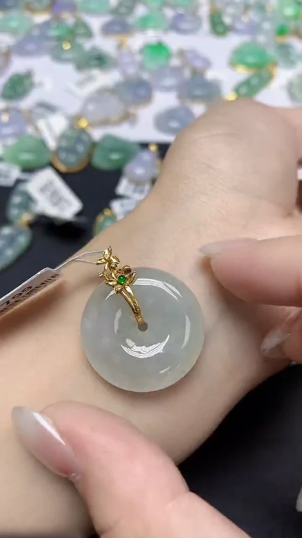 翡翠18K金镶嵌颈饰天然缅甸翡翠A货