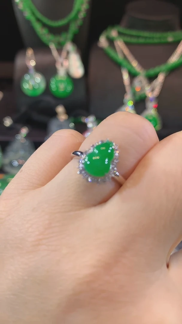 翡翠戒指18K金镶嵌戒指