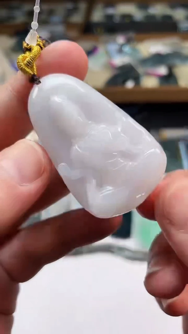 翡翠未镶嵌颈饰 多样性发其一
