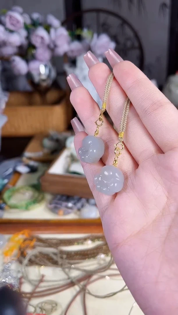 和田玉未镶嵌吊坠(赠链)多样性发货其一默认天然特征