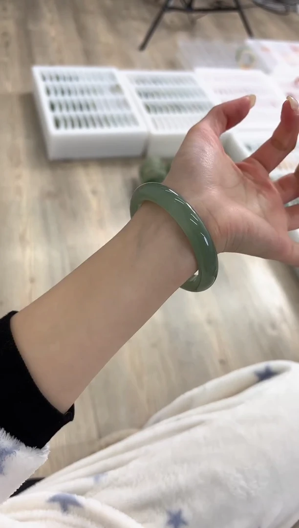 未镶嵌手镯石英质玉18-53D