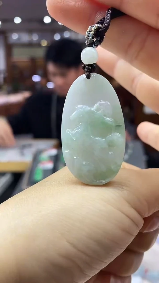 颈饰未镶嵌翡翠马牌