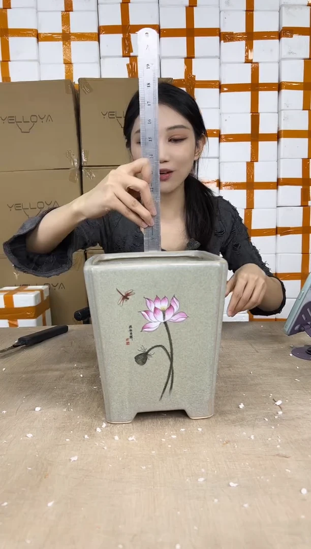 四方淡黄荷花大号19x21