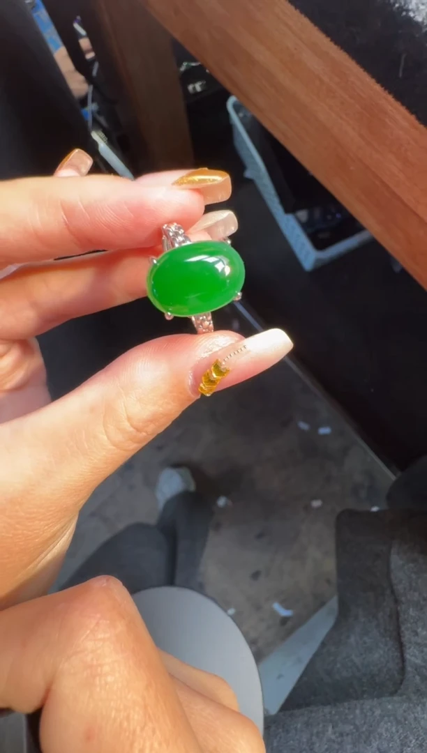 未镶嵌定制翡翠翡翠A货有轻微色差属于正常现象，戒指1