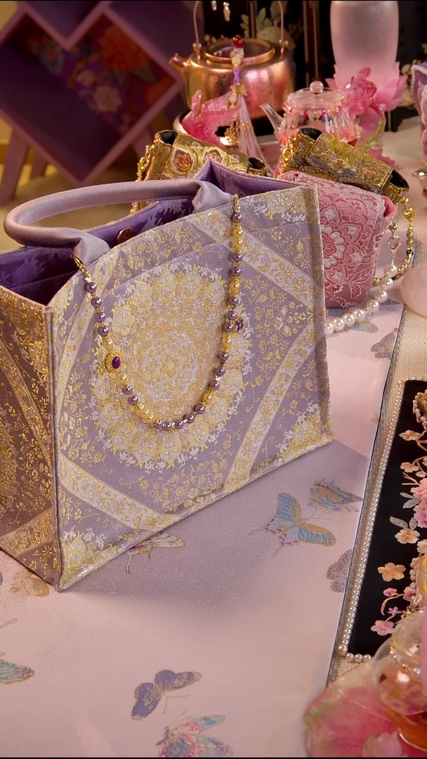 非遗西阵织 如图所示