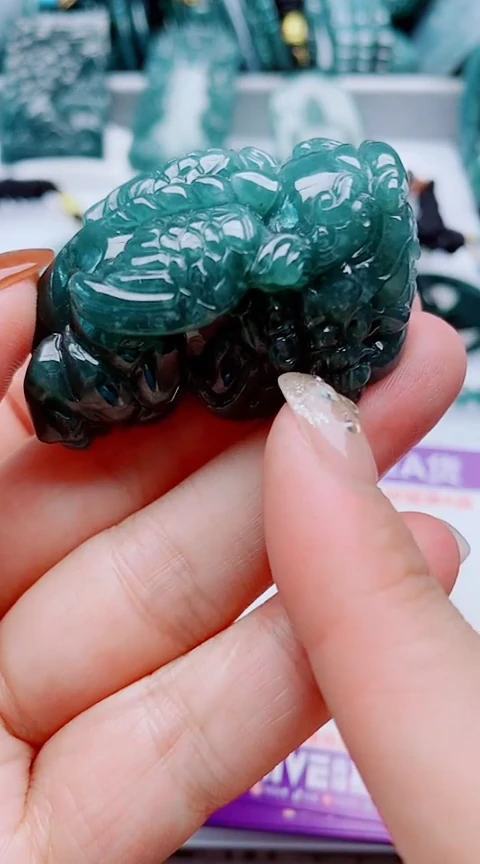 颈饰未镶嵌翡翠