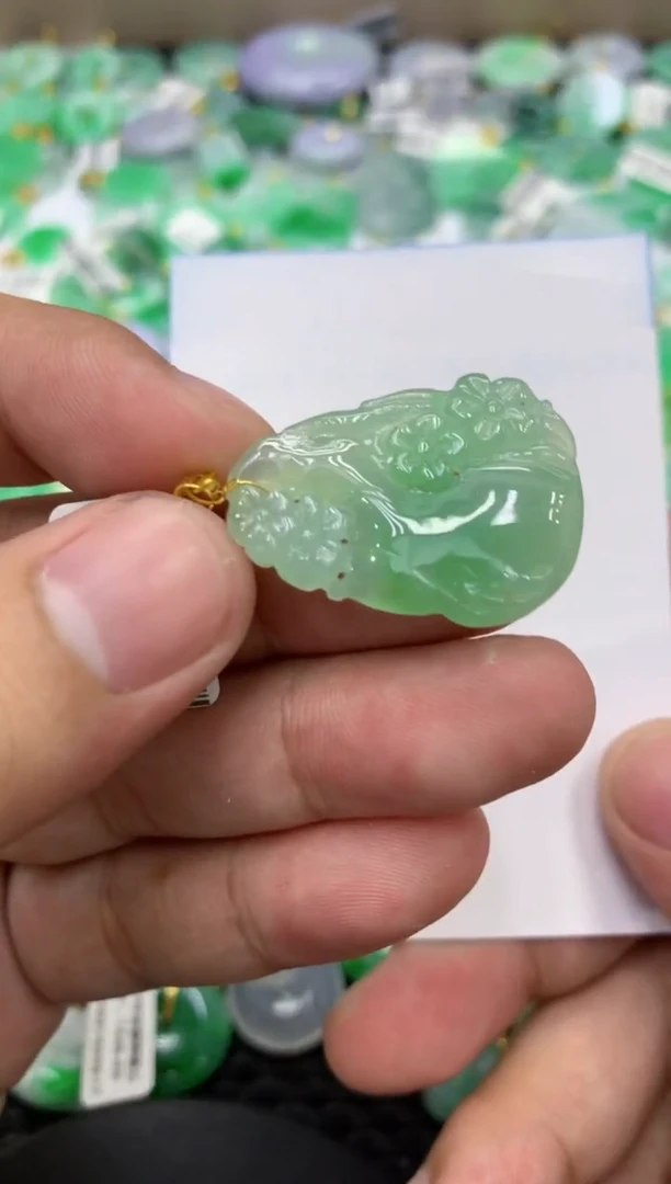 颈饰18K金镶嵌翡翠天然缅甸翡翠A货