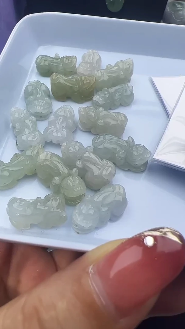 翡翠挂件未镶嵌貔貅裸石