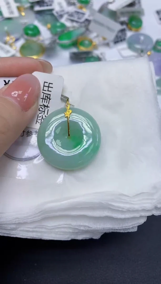 颈饰18K金镶嵌翡翠天然缅甸翡翠A货多样性发一件