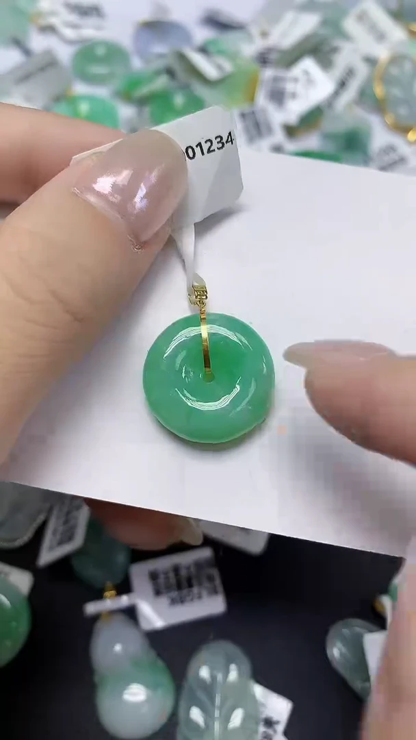 翡翠18K金镶嵌颈饰天然缅甸翡翠A货