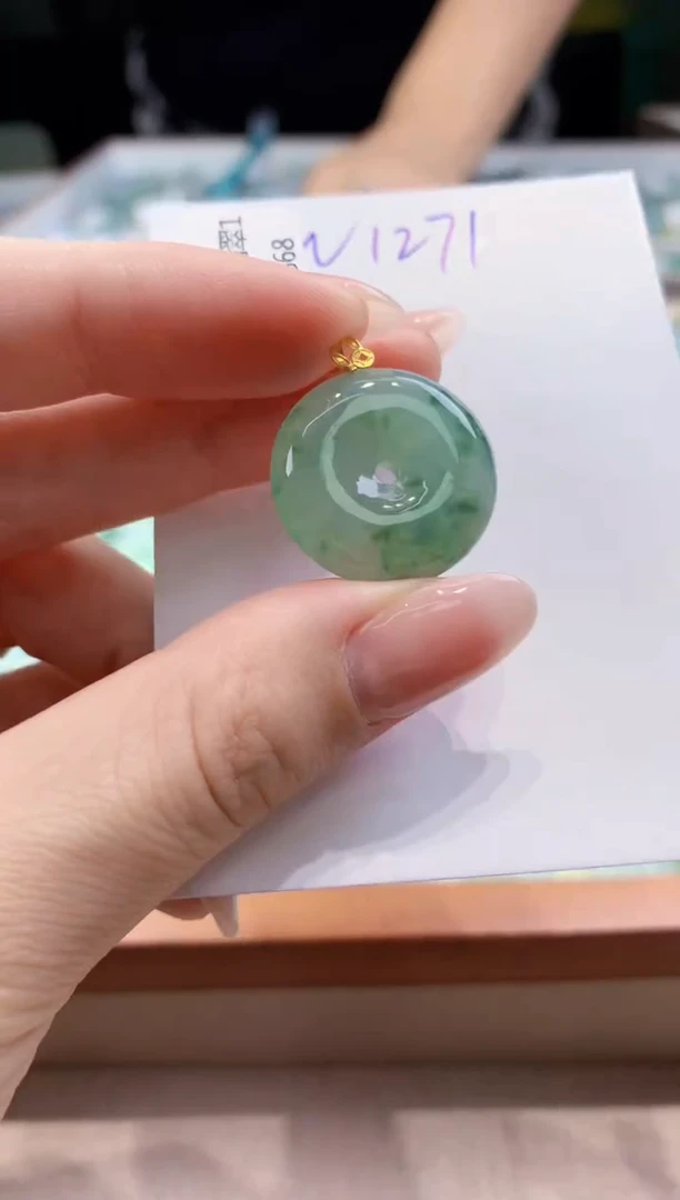 翡翠18K金镶嵌颈饰天然缅甸a货翡翠