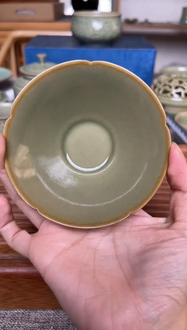 瓷器顺*3只   纯手工橄榄绿素面薄胎斗笠盏 微瑕