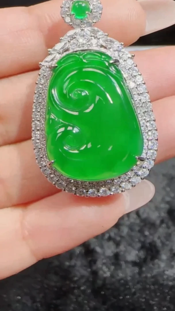 定制翡翠未镶嵌翡翠吊坠72