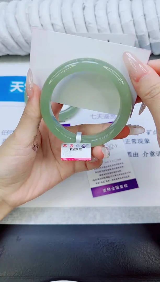 未镶嵌手镯石英质玉226/58.2