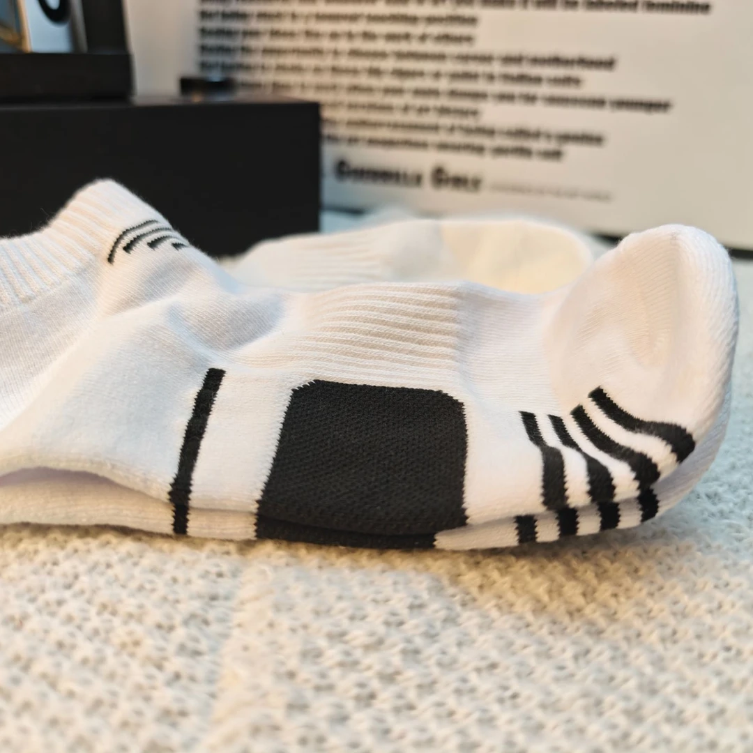 随机袜子一双（随单送）