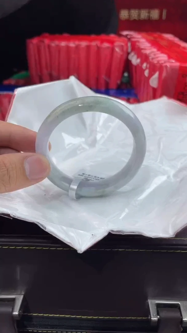 【闪购商品】翡翠手镯未镶嵌1翡翠手镯（微瑕）