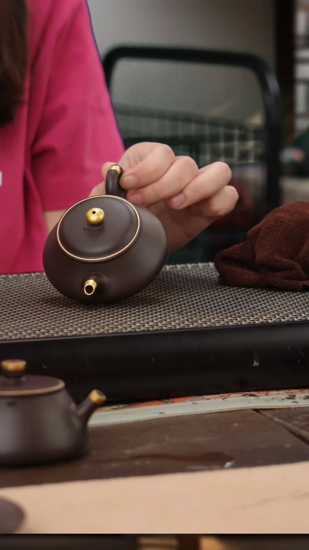 茶壶紫砂四号井茄皮紫泥描金明炉100cc