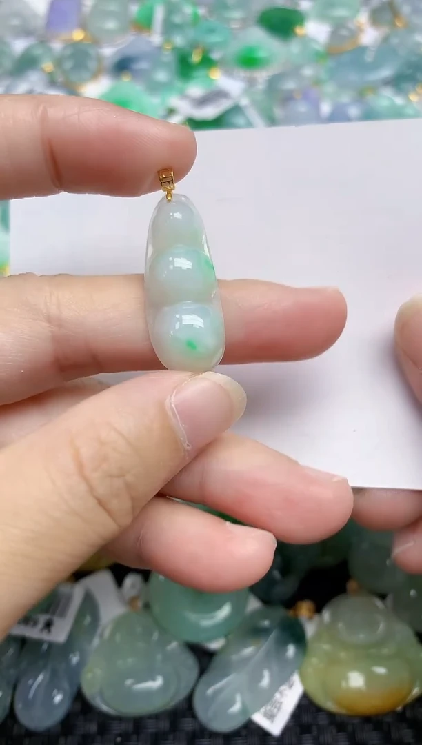 翡翠未镶嵌颈饰天然A货翡翠