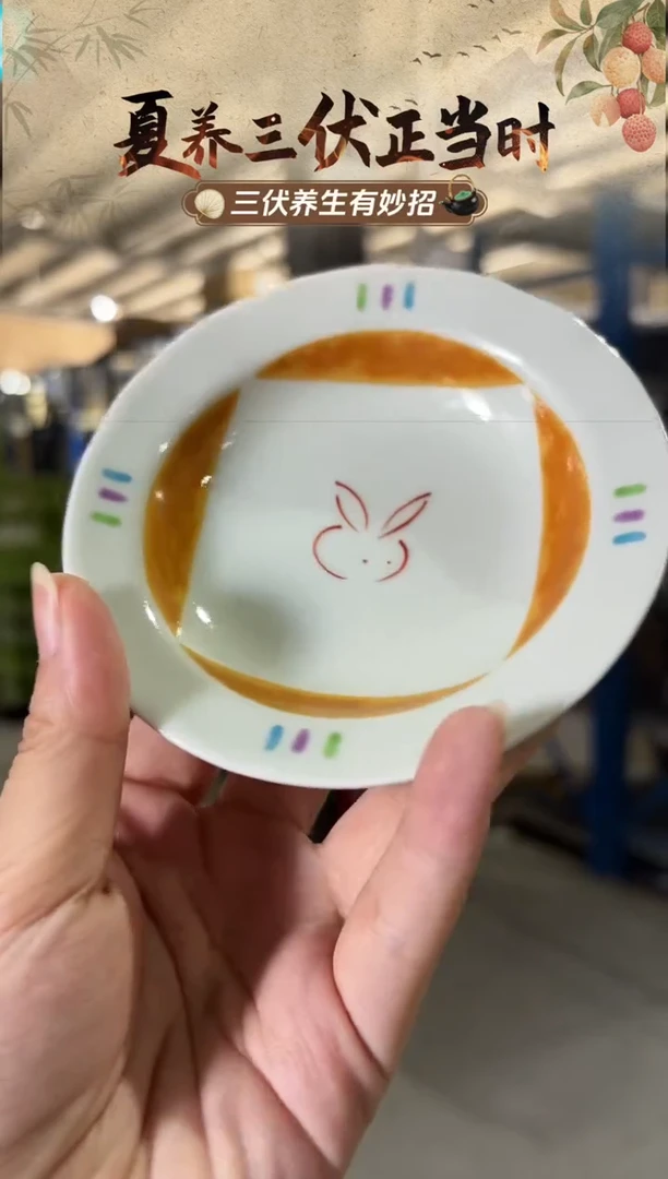 瓷色絵うさぎ　波渕小皿　色絵うさぎ　波渕小皿