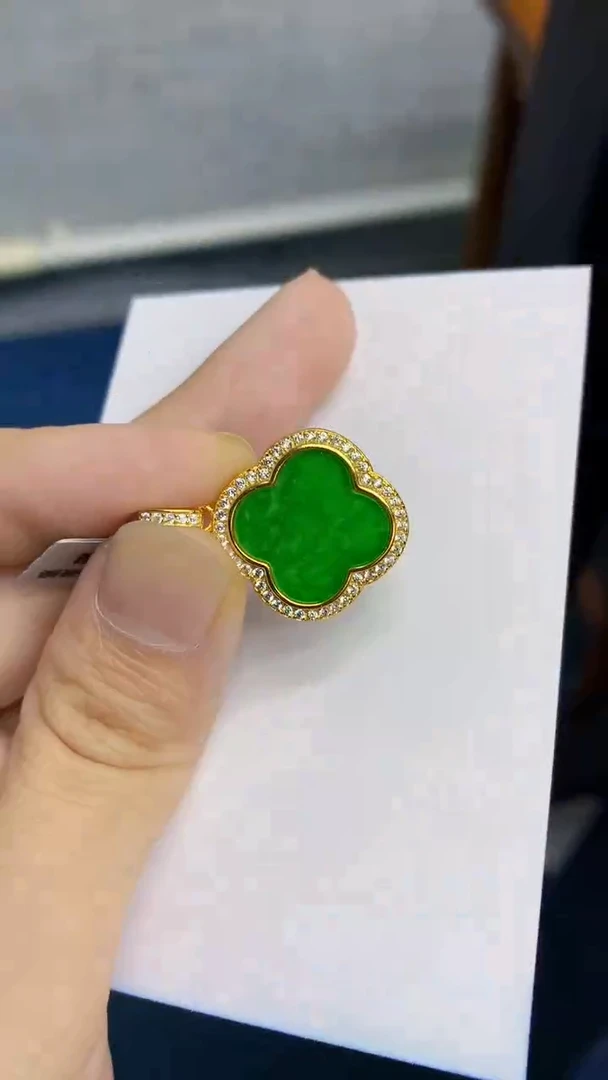 翡翠未镶嵌颈饰             1