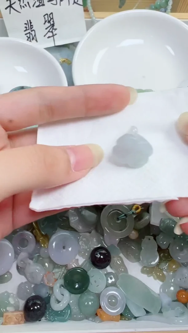 裸石翡翠72号。A货翡翠