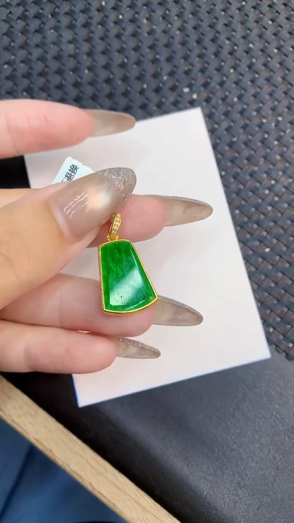 颈饰未镶嵌翡翠1