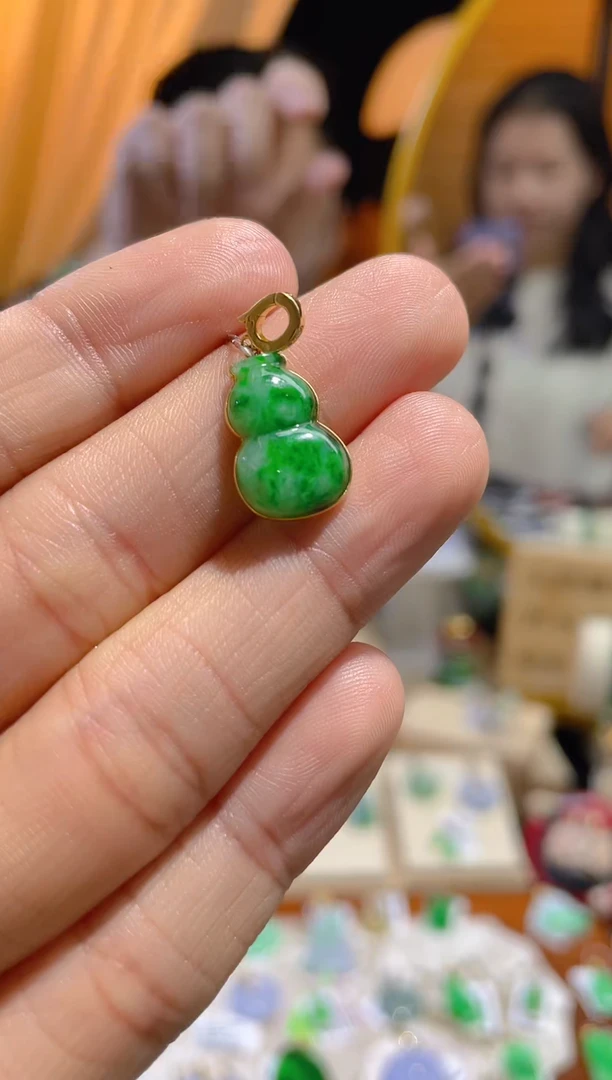 【闪购商品】翡翠颈饰18K金镶嵌假一赔三