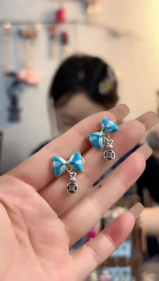 织绣彩云南阁非遗老绣饰品578