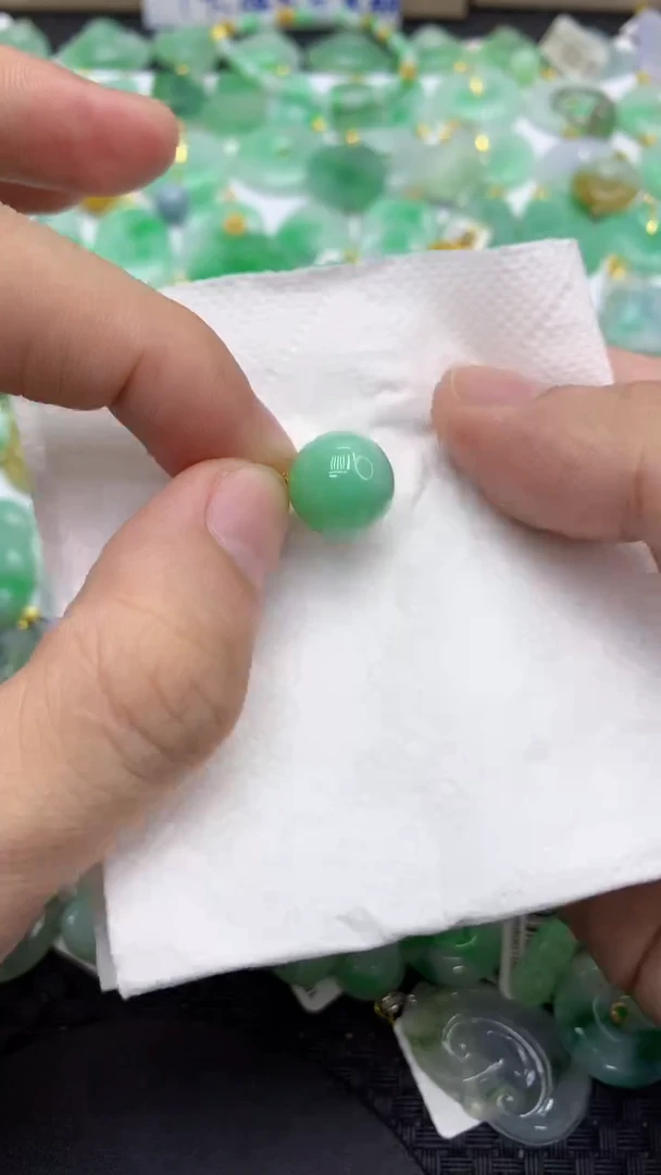 翡翠18K金镶嵌颈饰天然缅甸A货翡翠