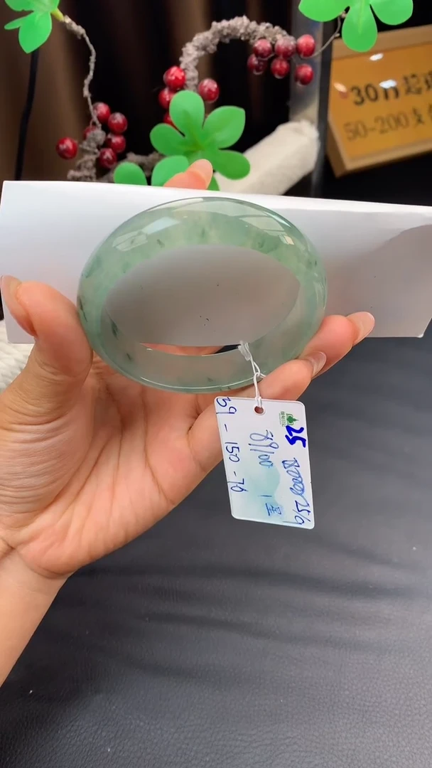 未镶嵌手镯翡翠自带#送人#，联系客服核对地址~