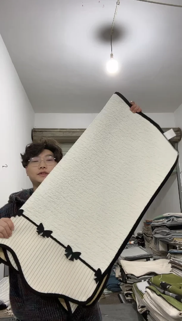 雪尼尔70*70两张白色蝶衣