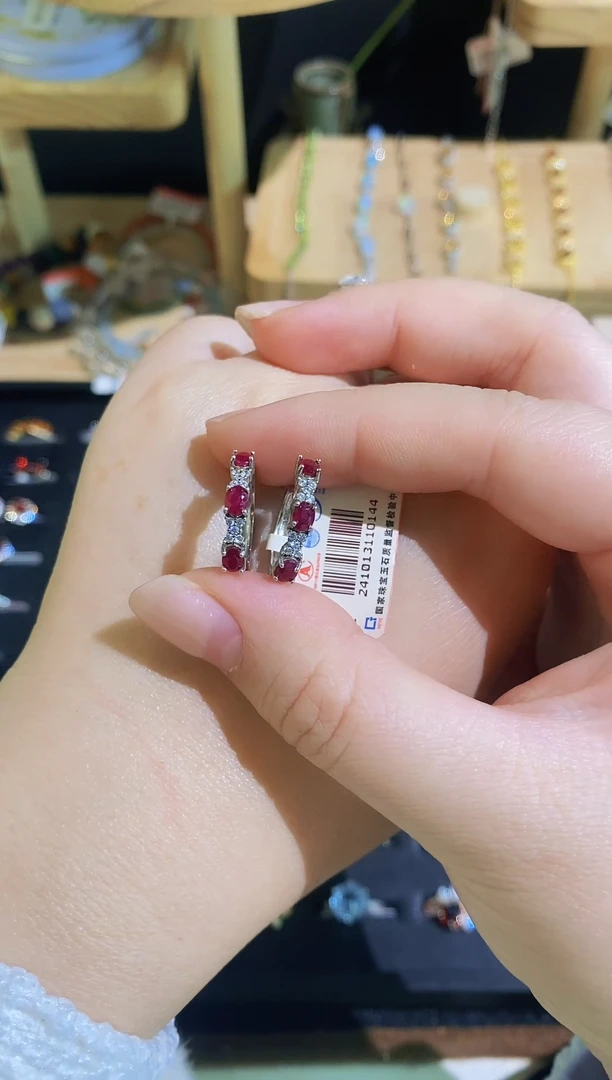银S925镶嵌耳钉红宝石红宝石耳钉