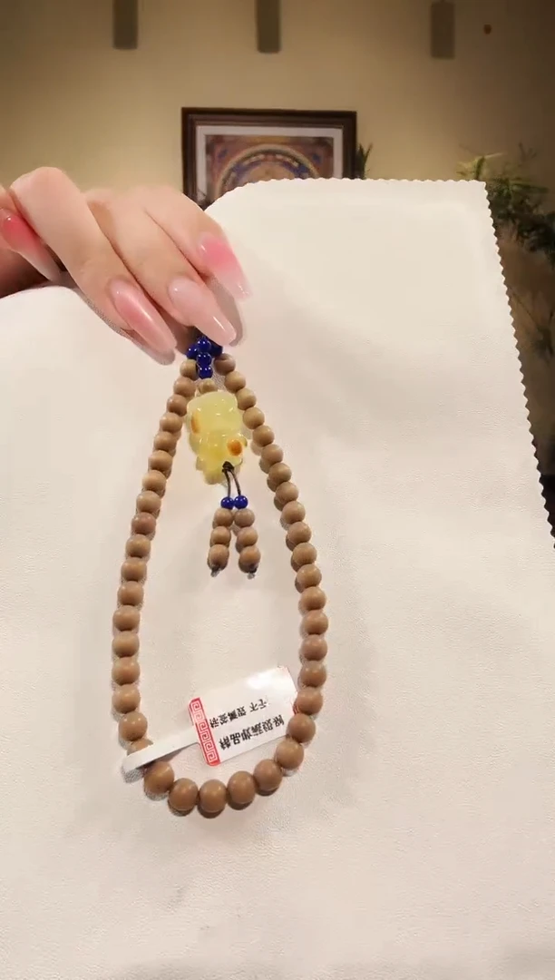 琥珀颈饰未镶嵌老山檀