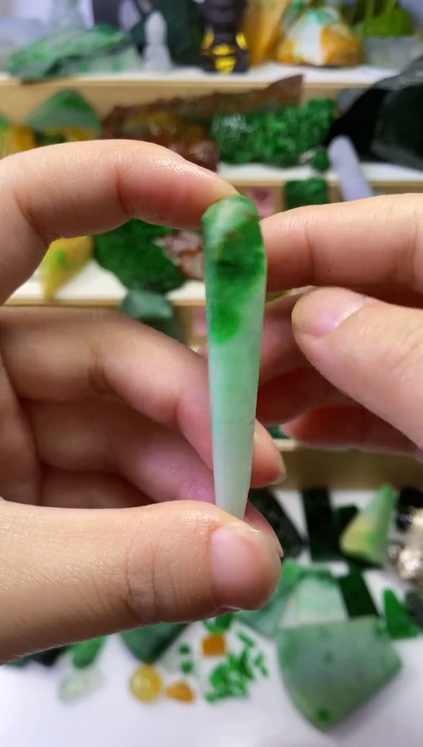 颈饰未镶嵌翡翠飞**咪038天然翡翠