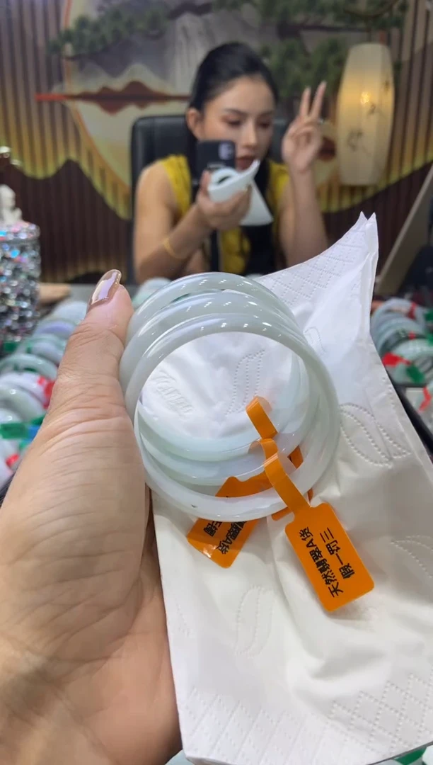 未镶嵌手镯翡翠多样性仅发其一05905