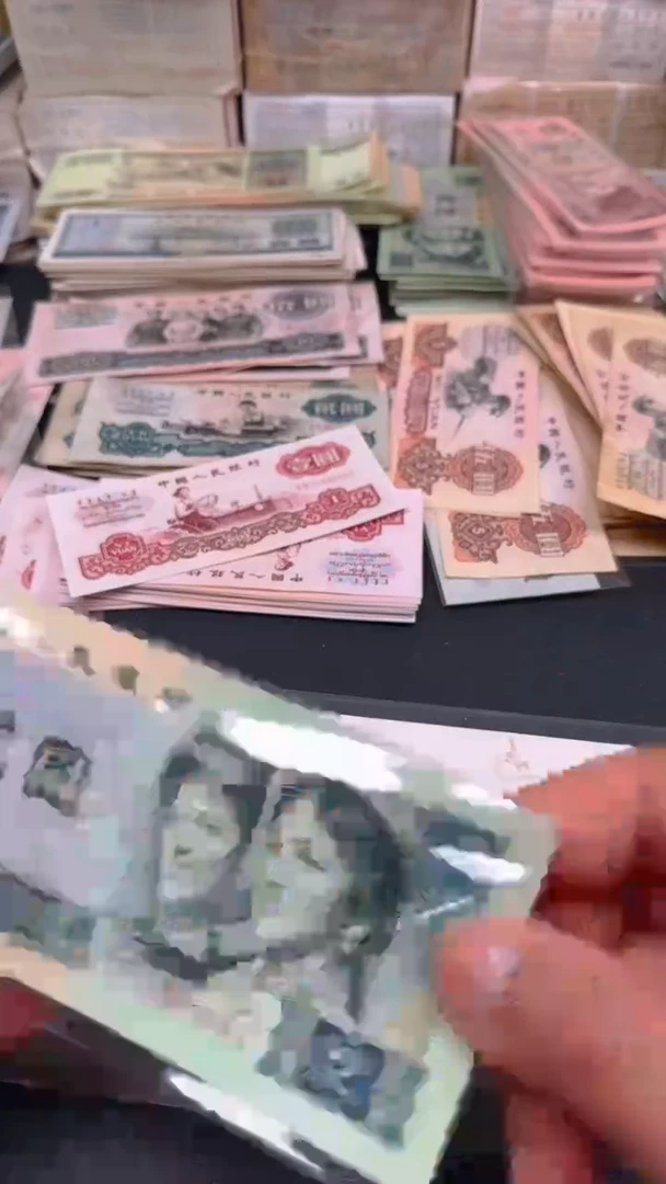 4版币 902 全新旧票散张 2张