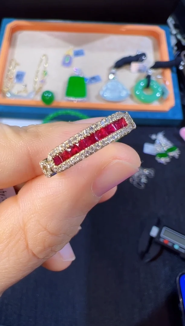 红宝石戒指18K金镶嵌戒指