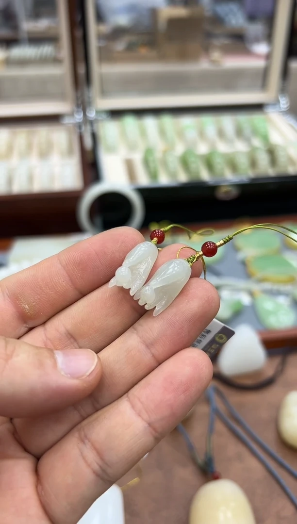 【闪购商品】和田玉吊坠未镶嵌野牛沟掌上明珠 多样性发一个
