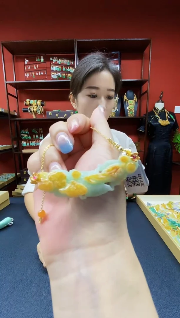 颈饰未镶嵌翡翠吊坠