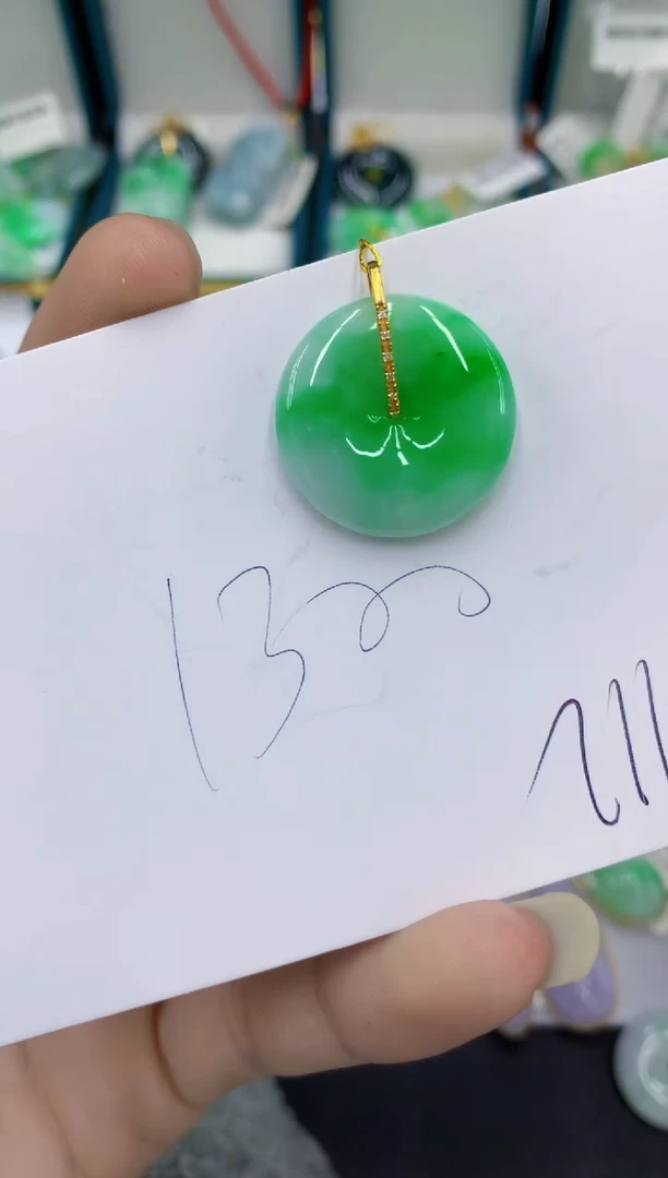 翡翠18K金镶嵌颈饰翡翠