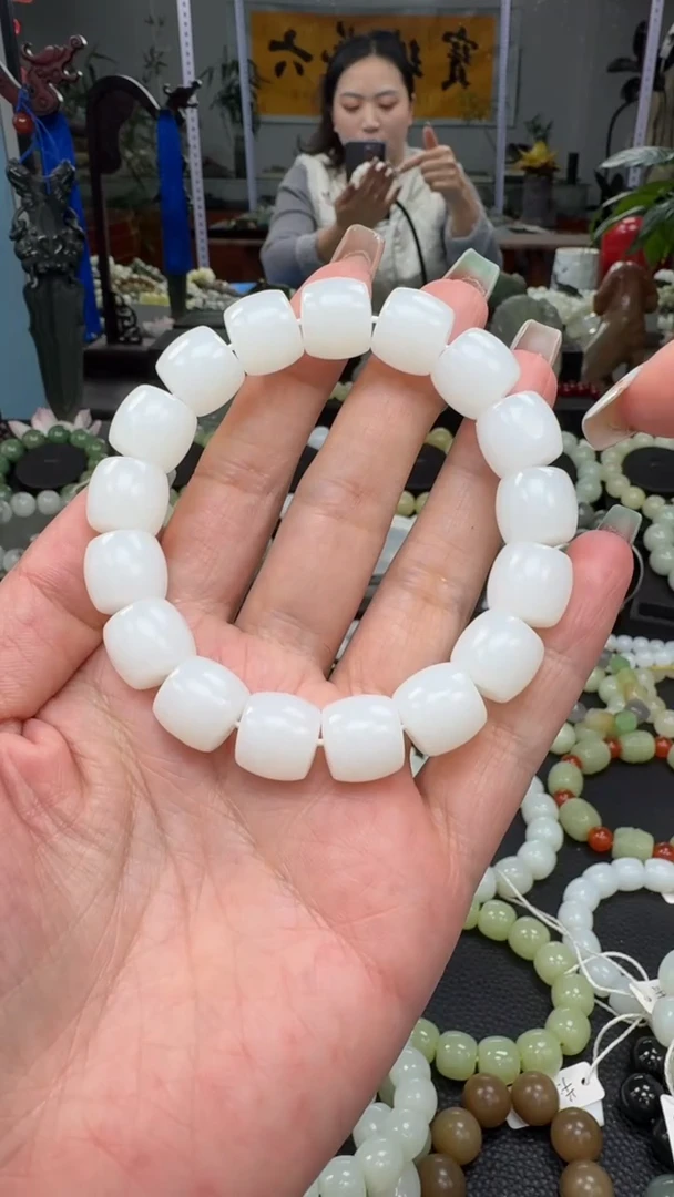 未镶嵌手串和田玉俄白玉卡13
