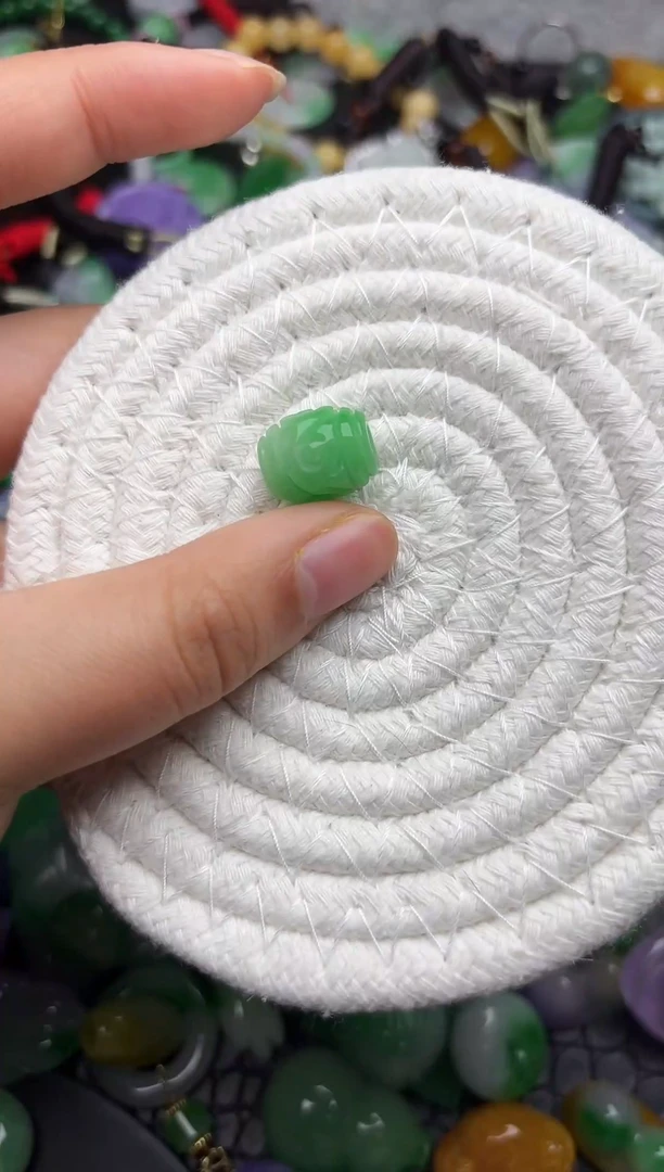 颈饰未镶嵌翡翠缅甸翡翠吊坠