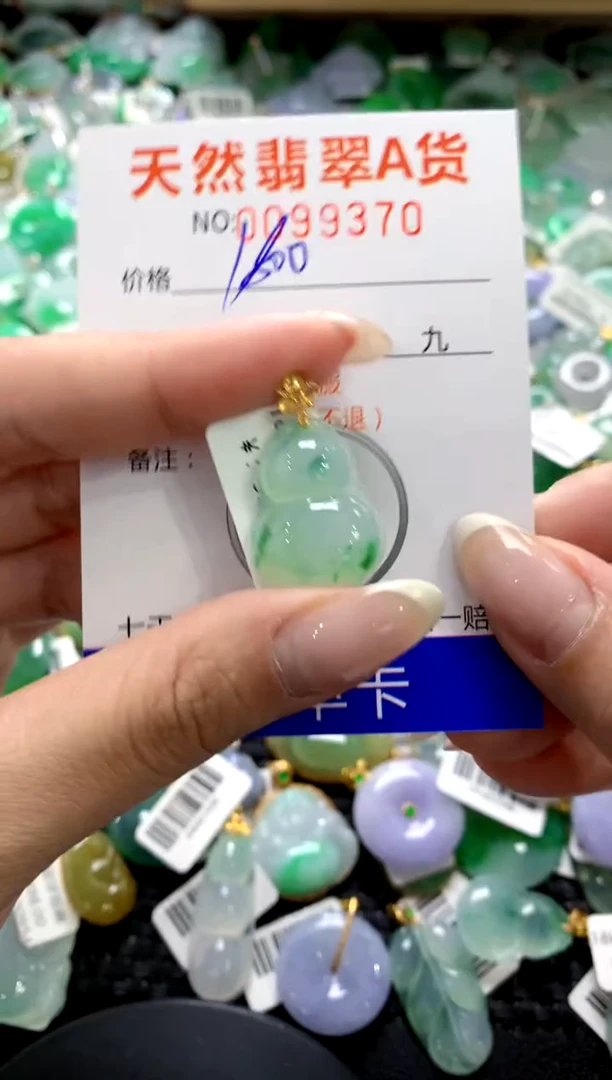 翡翠18K金镶嵌颈饰1111111111111111