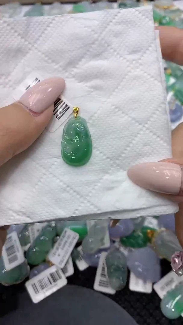 颈饰18K金镶嵌翡翠111111111111