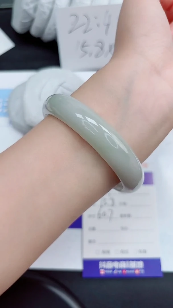 石英质玉手镯未镶嵌79-60.7