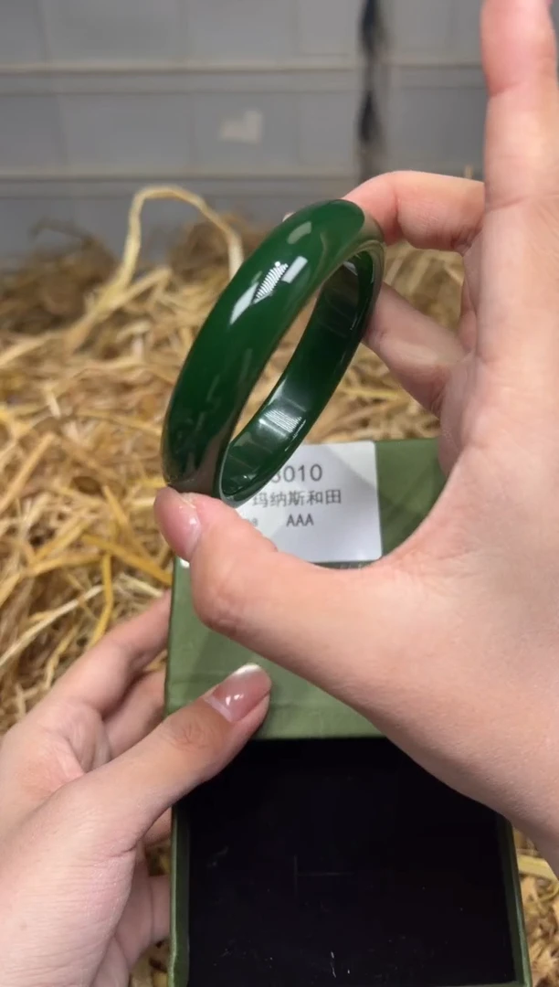 未镶嵌手镯石英质玉D3481